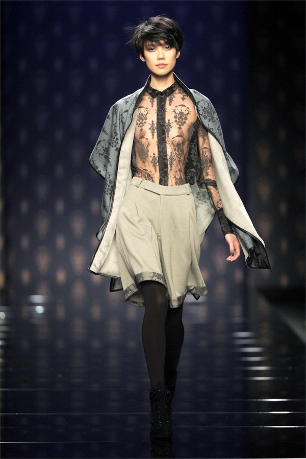 ファッションショーで乳首見えてる貧乳な外国人さんのエロ画像! 180 ファッションショーで乳首見えてる貧乳な外国人さんのエロ画像! 179 img 699d7393df940