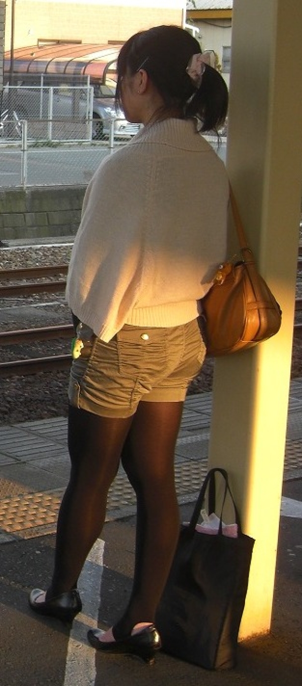 ショートパンツの下にパンストやタイツを穿いてる女の子のエロ画像! 230 ショートパンツの下にパンストやタイツを穿いてる女の子のエロ画像! 229 img 69a6c9b6ea573