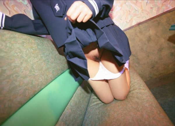 スカートは穿いたままでパンツを下ろしてる女の子のエロ画像! 184 スカートは穿いたままでパンツを下ろしてる女の子のエロ画像! 183 img 69ad60f215a80