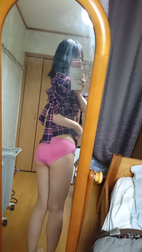 下半身晒しの自撮りエロ画像 38 下半身晒しの自撮りエロ画像 37 img 69b8ce002b830