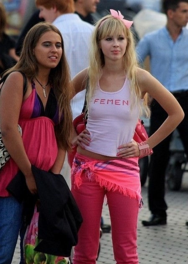 ノーブラタンクトップで乳首が目立ってる外国人さんのエロ画像! 176 ノーブラタンクトップで乳首が目立ってる外国人さんのエロ画像! 175 img 69bd16d4534d7