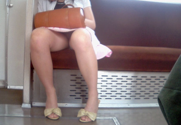 電車で正面に座った女の子がパンチラしてるラッキーエロ画像! 212 電車で正面に座った女の子がパンチラしてるラッキーエロ画像! 211 img 69bd32e45ab08