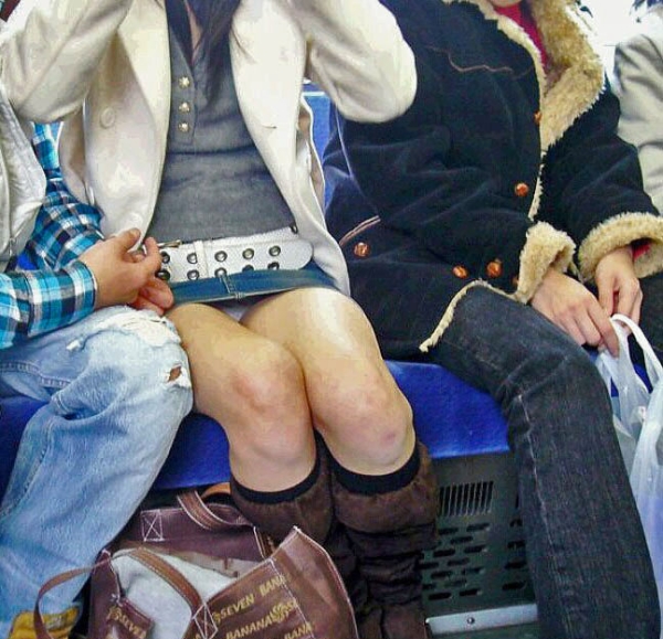電車で正面に座った女の子がパンチラしてるラッキーエロ画像! 238 電車で正面に座った女の子がパンチラしてるラッキーエロ画像! 237 img 69bd32e5a90b5