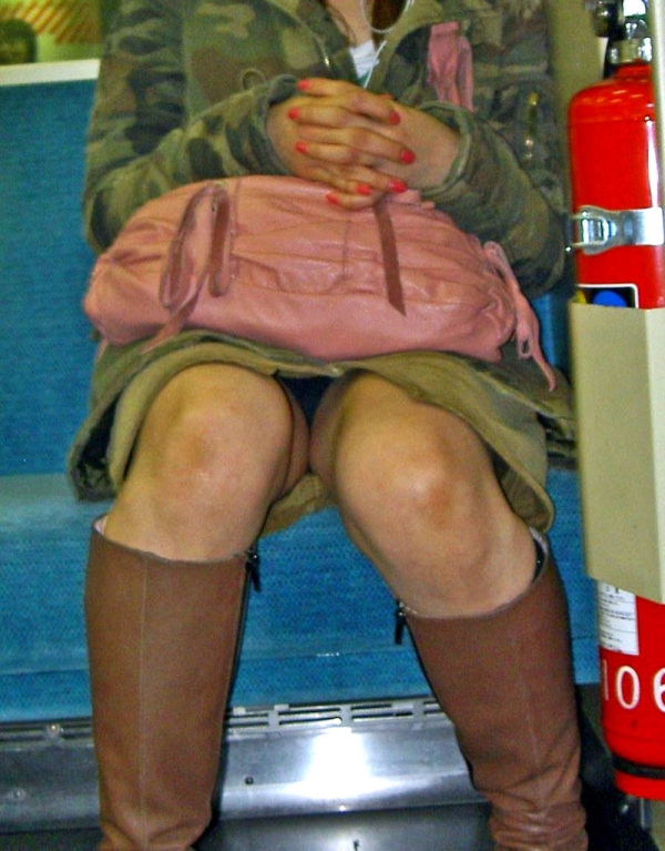 電車で正面に座った女の子がパンチラしてるラッキーエロ画像! 250 電車で正面に座った女の子がパンチラしてるラッキーエロ画像! 249 img 69bd32e663ccd