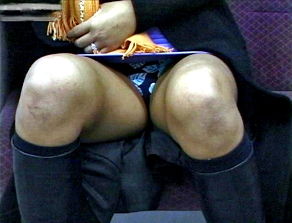 電車で正面に座った女の子がパンチラしてるラッキーエロ画像! 264 電車で正面に座った女の子がパンチラしてるラッキーエロ画像! 263 img 69bd32e749dee