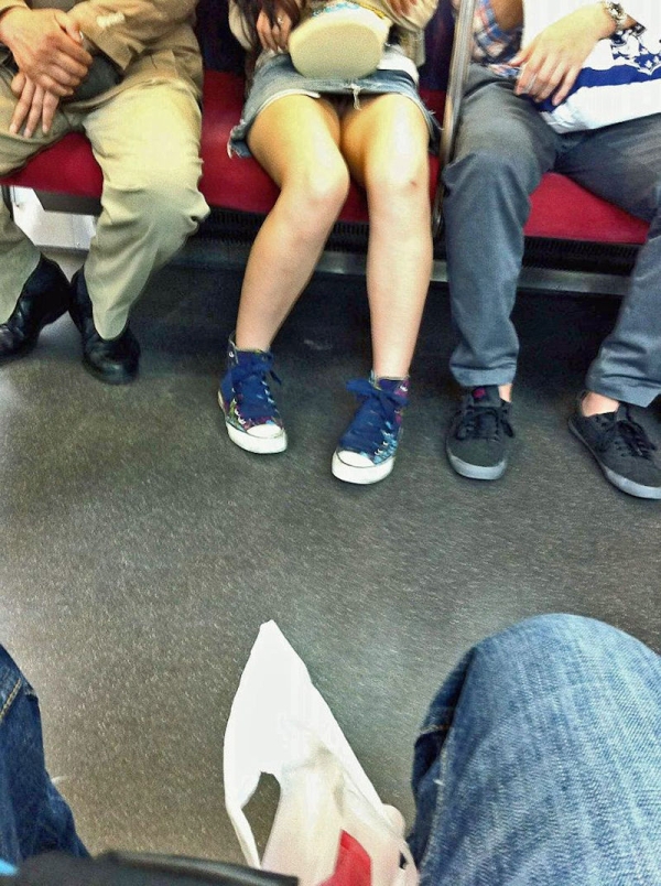 電車で正面に座った女の子がパンチラしてるラッキーエロ画像! 300 電車で正面に座った女の子がパンチラしてるラッキーエロ画像! 299 img 69bd32e90a500