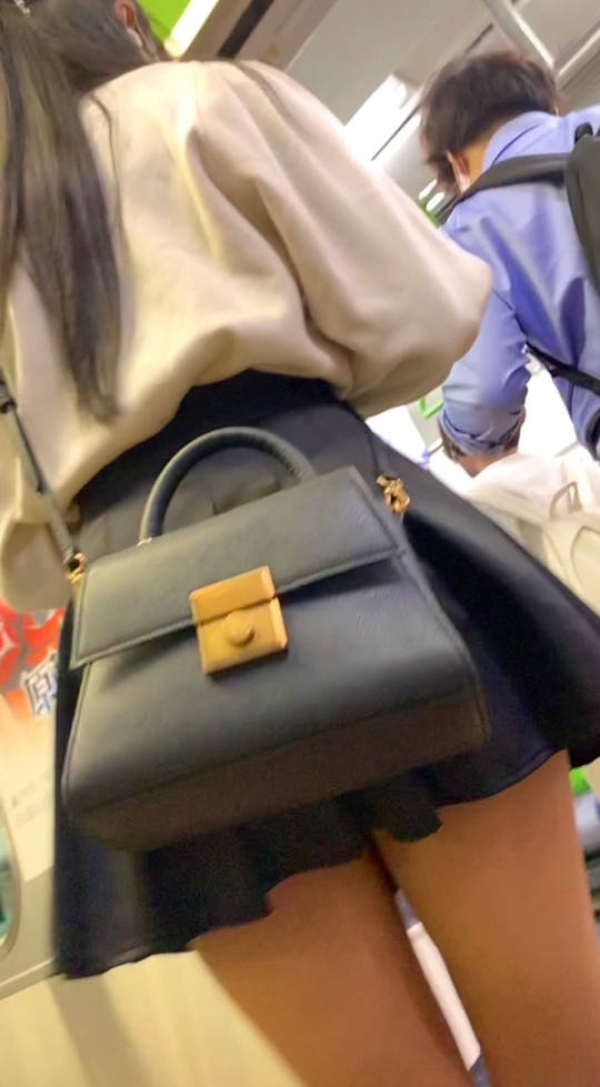 今時ミニスカ女子大生画像集 12 今時ミニスカ女子大生画像集 11 img 69bd4f1c29b18