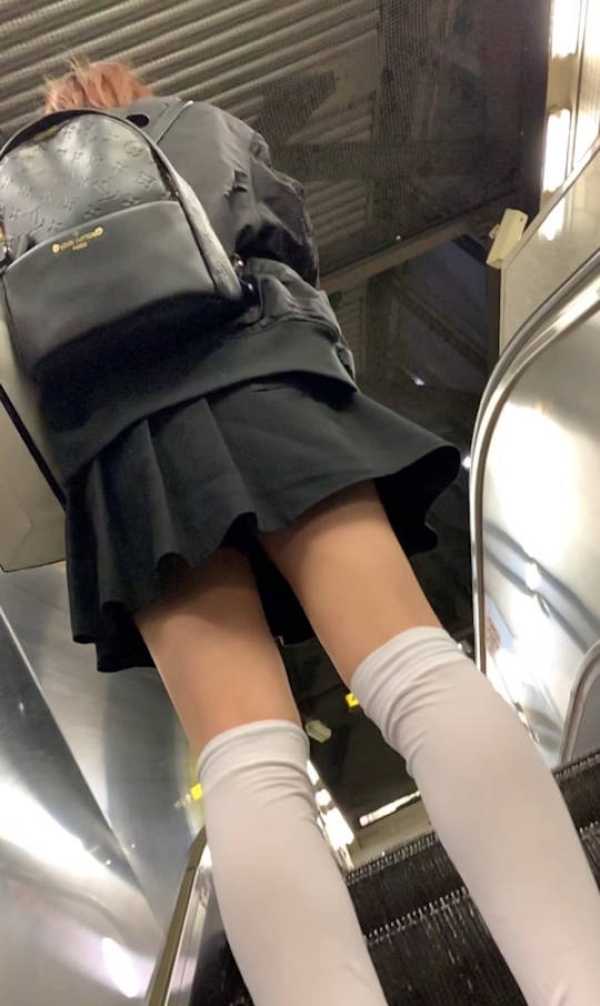 今時ミニスカ女子大生画像集 18 今時ミニスカ女子大生画像集 17 img 69bd4f1e4608c