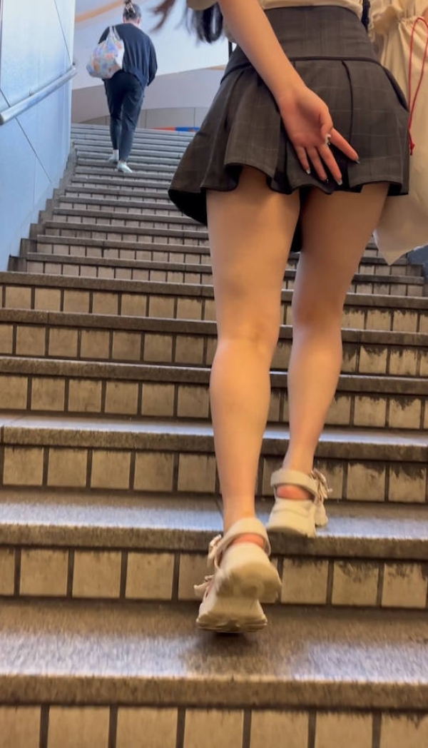 今時ミニスカ女子大生画像集 108 今時ミニスカ女子大生画像集 107 img 69bd4f3e10df8