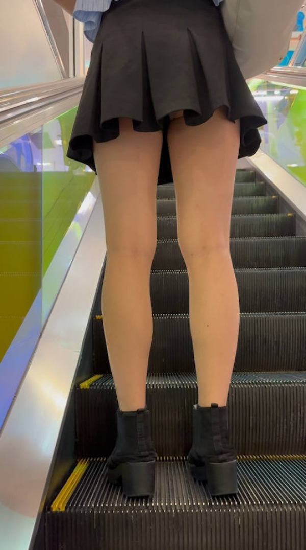 今時ミニスカ女子大生画像集 116 今時ミニスカ女子大生画像集 115 img 69bd4f40d3905