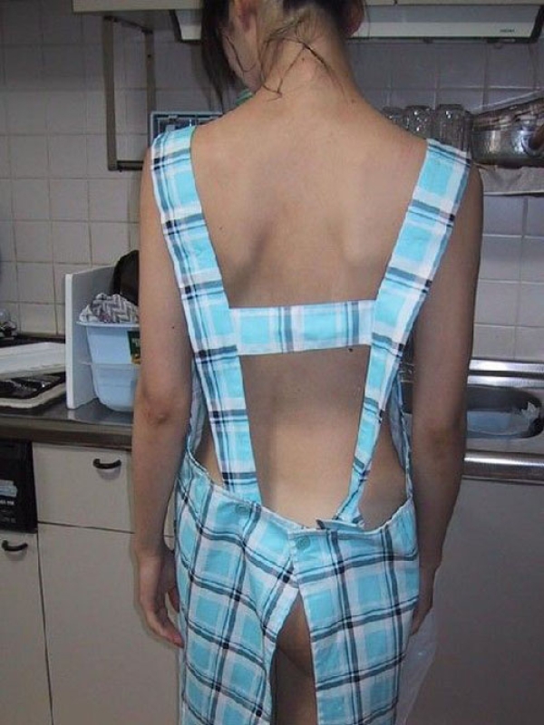 熟女が裸エプロン姿になってるエロ画像!奥さんなのか家政婦なのかw 202 熟女が裸エプロン姿になってるエロ画像!奥さんなのか家政婦なのかw 201 img 69be84b23c6f7