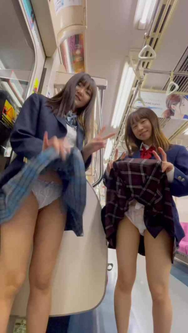 仲良し2人組のパンチラエロ画像 66 仲良し2人組のパンチラエロ画像 65 img 69c3e6a191f3e