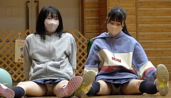 仲良し2人組のパンチラエロ画像 96 仲良し2人組のパンチラエロ画像 95 img 69c3e6abf1e68