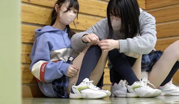 仲良し2人組のパンチラエロ画像 100 仲良し2人組のパンチラエロ画像 99 img 69c3e6ad8bff5