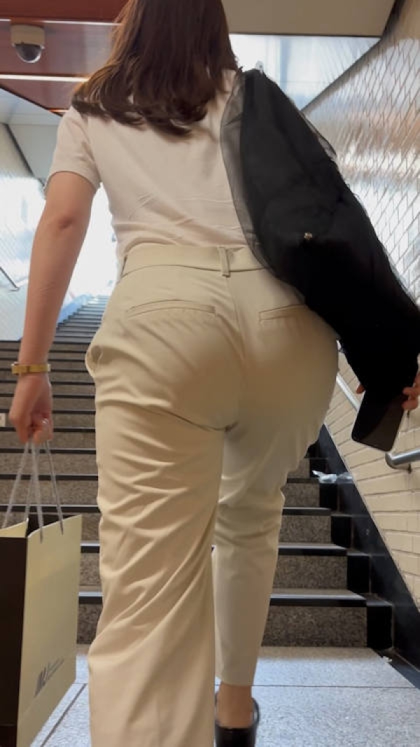 パンツOLのお尻エロ過ぎだろ画像 12 パンツOLのお尻エロ過ぎだろ画像 11 img 69c9d5567cbe7