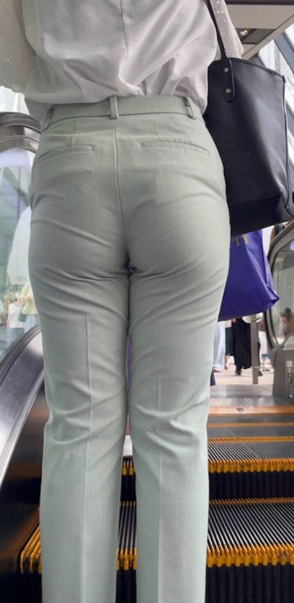 パンツOLのお尻エロ過ぎだろ画像 26 パンツOLのお尻エロ過ぎだろ画像 25 img 69c9d55b57927