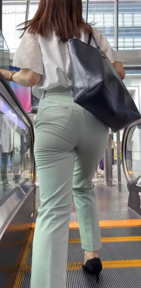 パンツOLのお尻エロ過ぎだろ画像 28 パンツOLのお尻エロ過ぎだろ画像 27 img 69c9d55c0e2ae