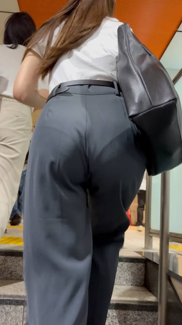 パンツOLのお尻エロ過ぎだろ画像 32 パンツOLのお尻エロ過ぎだろ画像 31 img 69c9d55d5247e
