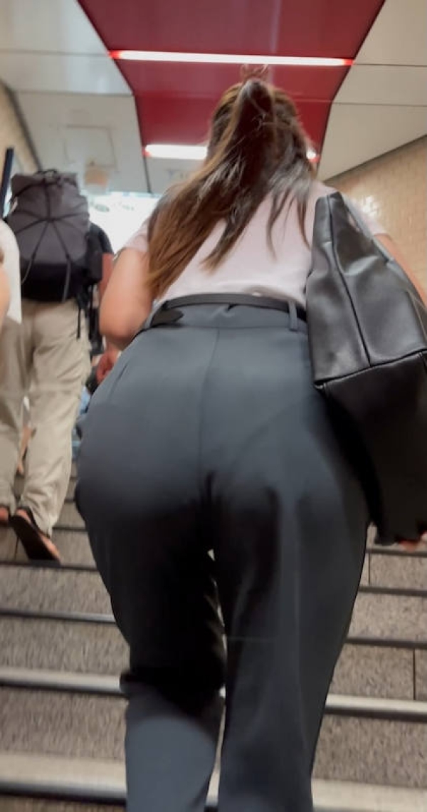 パンツOLのお尻エロ過ぎだろ画像 34 パンツOLのお尻エロ過ぎだろ画像 33 img 69c9d55dd7b91
