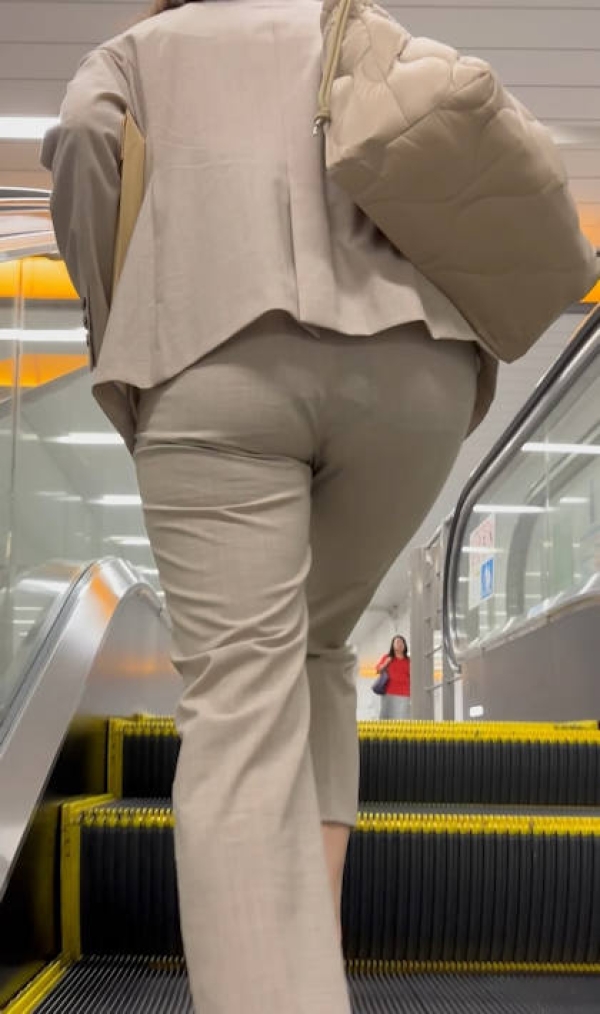パンツOLのお尻エロ過ぎだろ画像 42 パンツOLのお尻エロ過ぎだろ画像 41 img 69c9d56051cd3