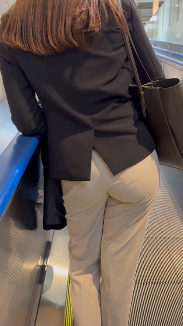パンツOLのお尻エロ過ぎだろ画像 52 パンツOLのお尻エロ過ぎだろ画像 51 img 69c9d563ad90d