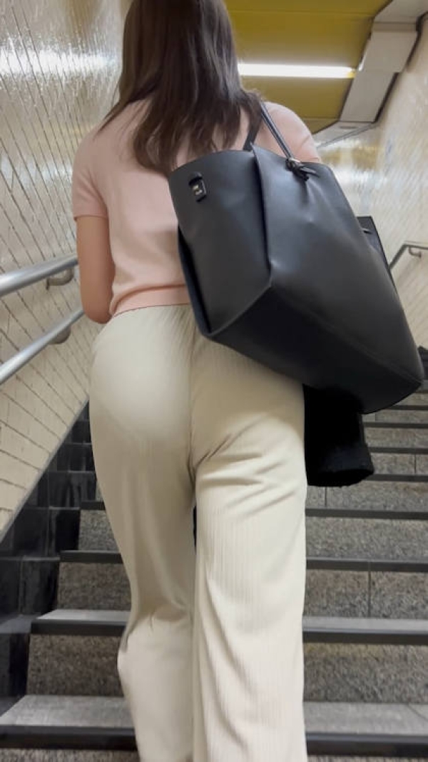 パンツOLのお尻エロ過ぎだろ画像 68 パンツOLのお尻エロ過ぎだろ画像 67 img 69c9d568d8682