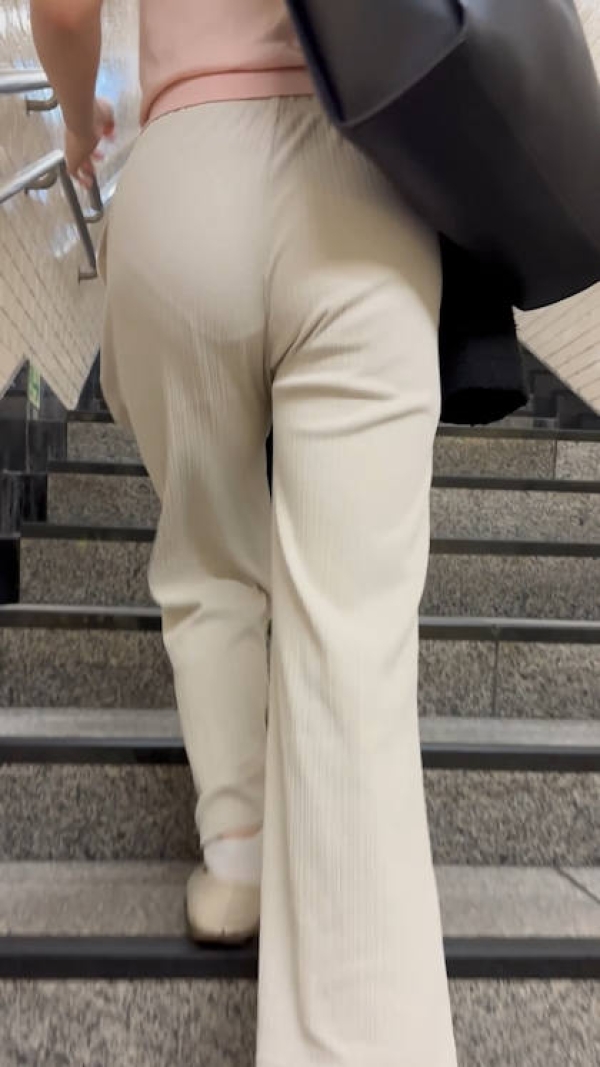 パンツOLのお尻エロ過ぎだろ画像 70 パンツOLのお尻エロ過ぎだろ画像 69 img 69c9d5696a950