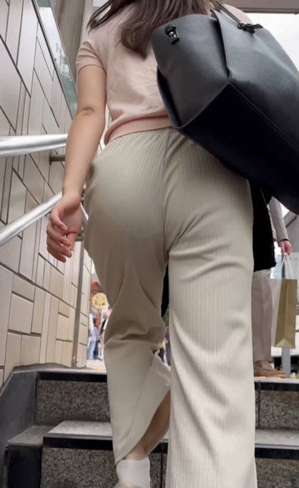 パンツOLのお尻エロ過ぎだろ画像 72 パンツOLのお尻エロ過ぎだろ画像 71 img 69c9d569f29ff