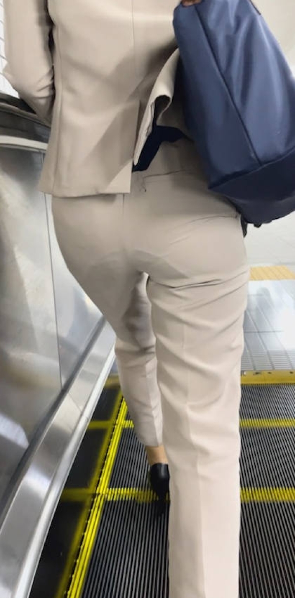 パンツOLのお尻エロ過ぎだろ画像 76 パンツOLのお尻エロ過ぎだろ画像 75 img 69c9d56b3fc02
