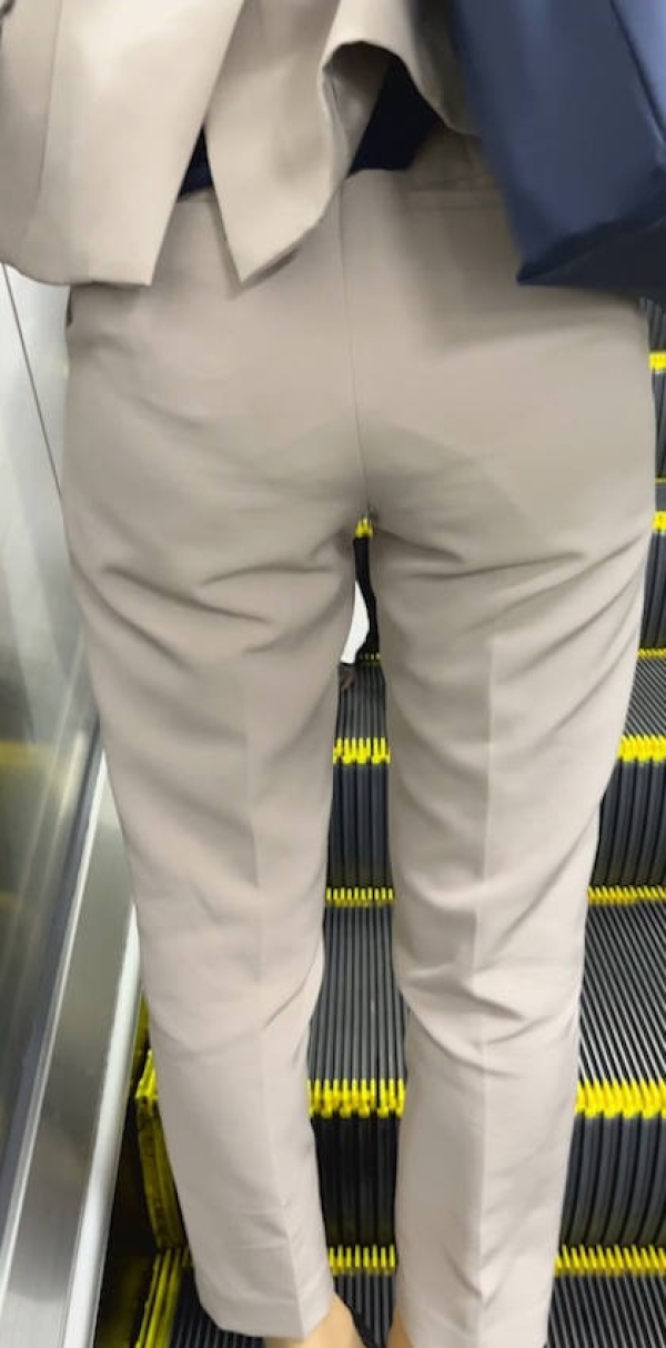 パンツOLのお尻エロ過ぎだろ画像 78 パンツOLのお尻エロ過ぎだろ画像 77 img 69c9d56bcd81c