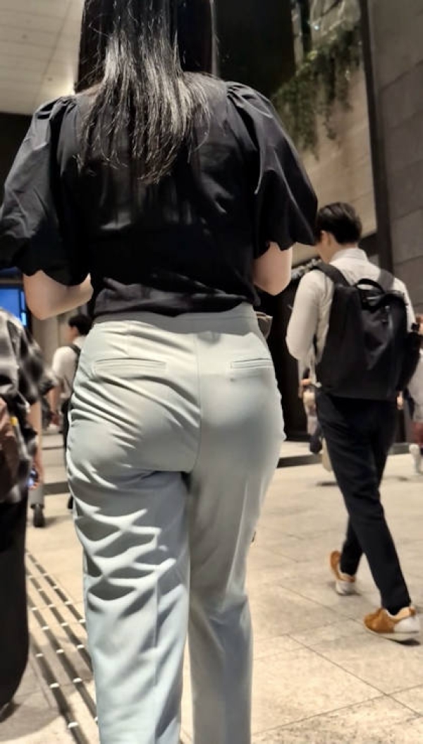 パンツOLのお尻エロ過ぎだろ画像 86 パンツOLのお尻エロ過ぎだろ画像 85 img 69c9d56e8a8dc
