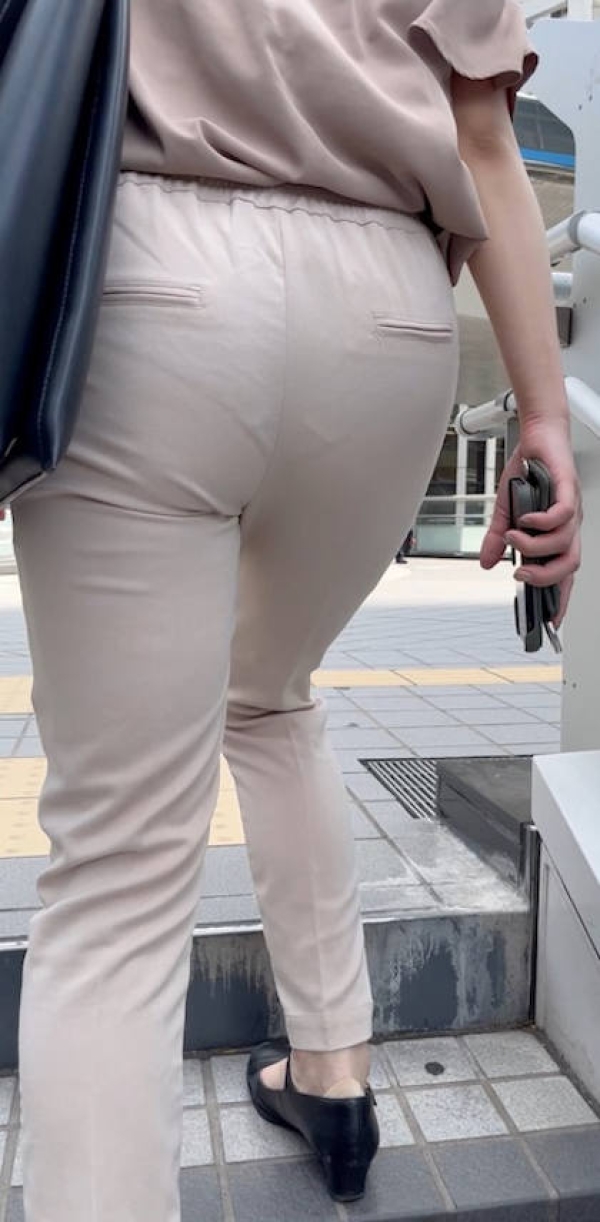 パンツOLのお尻エロ過ぎだろ画像 94 パンツOLのお尻エロ過ぎだろ画像 93 img 69c9d5712caaa