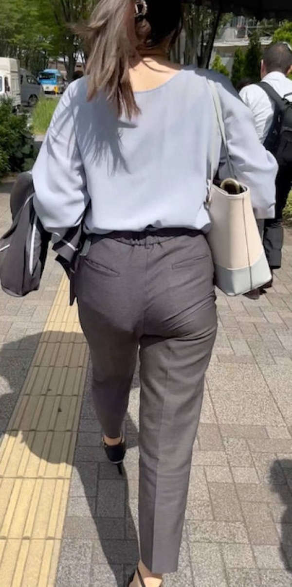 パンツOLのお尻エロ過ぎだろ画像 96 パンツOLのお尻エロ過ぎだろ画像 95 img 69c9d571d756d