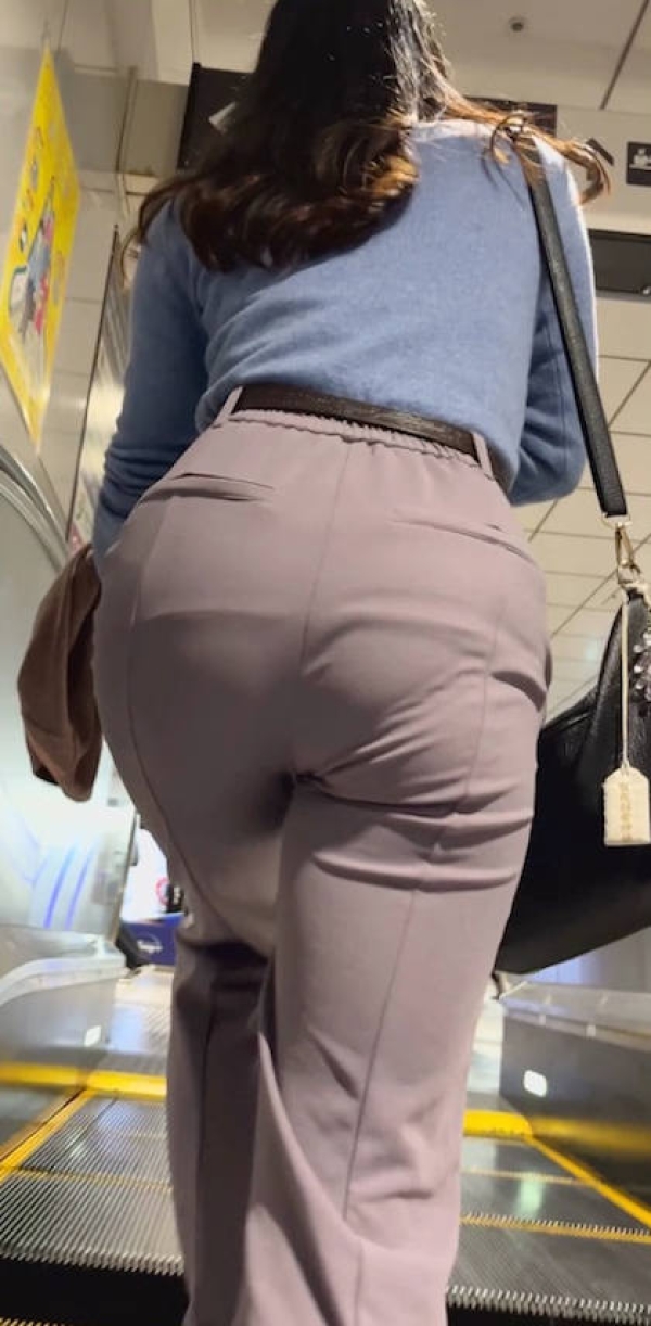 パンツOLのお尻エロ過ぎだろ画像 110 パンツOLのお尻エロ過ぎだろ画像 109 img 69c9d5767bc72