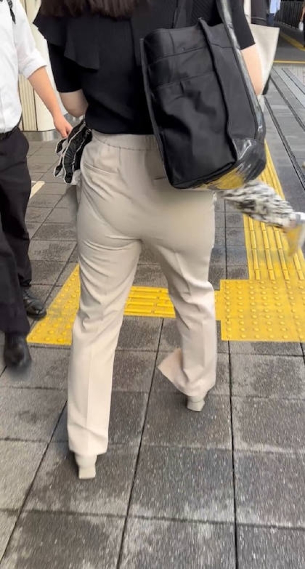パンツOLのお尻エロ過ぎだろ画像 114 パンツOLのお尻エロ過ぎだろ画像 113 img 69c9d577dd1d3