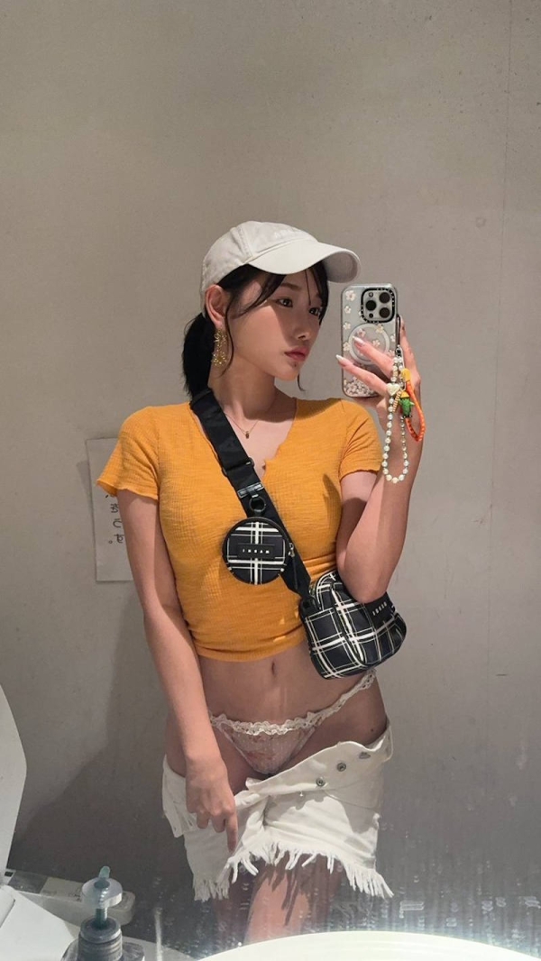 ショーパン・ホットパンツ自撮りエロ画像 112 ショーパン・ホットパンツ自撮りエロ画像 111 img 69d32c1f0f3e3