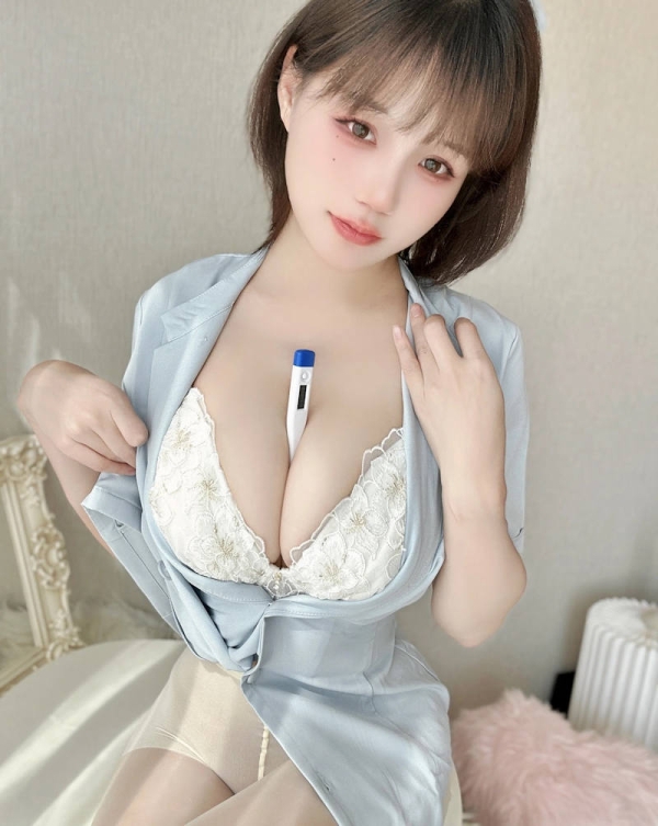 おっぱいが癒しの巨乳ナースエロ画像 60 おっぱいが癒しの巨乳ナースエロ画像 59 img 69d5cf687dd9c