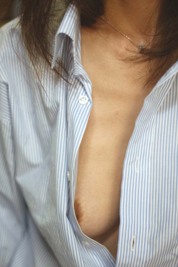 ノーブラOLさんがシャツやスーツごしにおっぱい見せてるエロ画像! 112 ノーブラOLさんがシャツやスーツごしにおっぱい見せてるエロ画像! 111 img 69d5cf931ee44