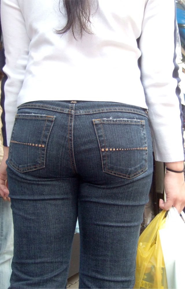 デニムの生地に浮かび上がるお尻の街撮りエロ画像 | 素人エロ画像やったる夫 8 デニムの生地に浮かび上がるお尻の街撮りエロ画像 | 素人エロ画像やったる夫 7 img 69db694b8fb5e