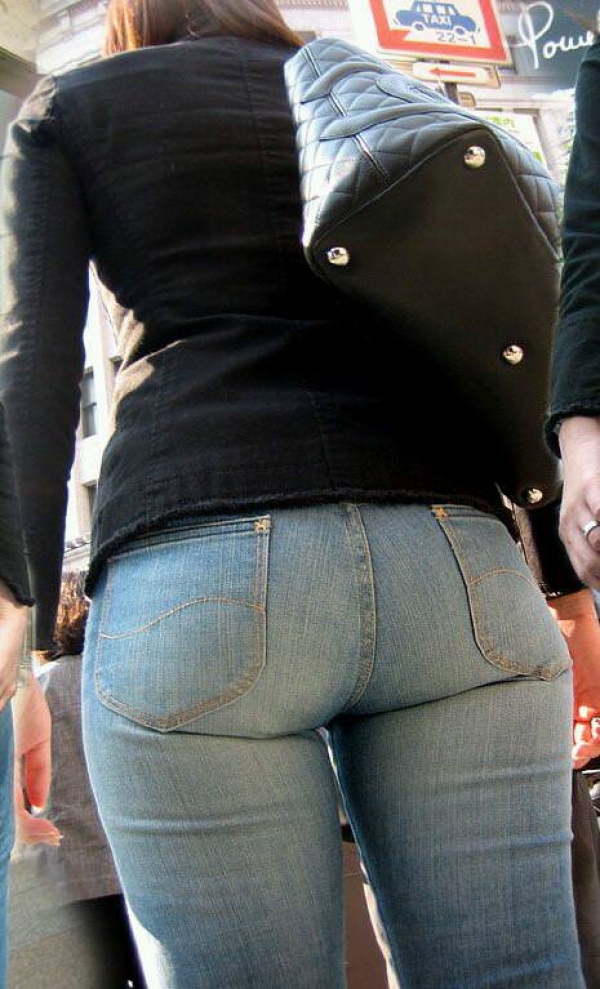デニムの生地に浮かび上がるお尻の街撮りエロ画像 | 素人エロ画像やったる夫 22 デニムの生地に浮かび上がるお尻の街撮りエロ画像 | 素人エロ画像やったる夫 21 img 69db694c37da3