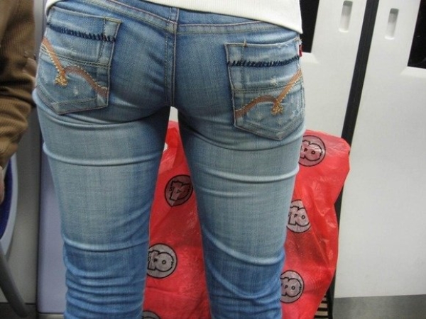 デニムの生地に浮かび上がるお尻の街撮りエロ画像 | 素人エロ画像やったる夫 52 デニムの生地に浮かび上がるお尻の街撮りエロ画像 | 素人エロ画像やったる夫 51 img 69db694dc1ed2