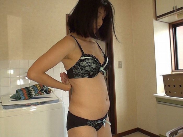 ブラジャーを脱ぎ掛けてるおばちゃんのエロ画像!これからセックスですか? 162 ブラジャーを脱ぎ掛けてるおばちゃんのエロ画像!これからセックスですか? 161 img 6a197be8452be