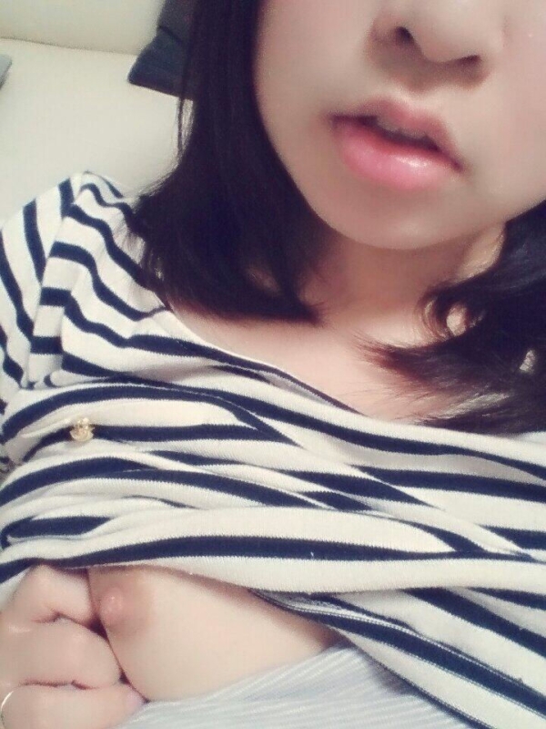 片乳片乳首だけ見せてる乳輪デカめな女の子のエロ画像! 250 片乳片乳首だけ見せてる乳輪デカめな女の子のエロ画像! 249 img 6a1c02f4368cb