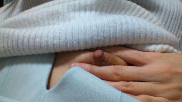 片乳片乳首だけ見せてる乳輪デカめな女の子のエロ画像! 266 片乳片乳首だけ見せてる乳輪デカめな女の子のエロ画像! 265 img 6a1c02f4cef43