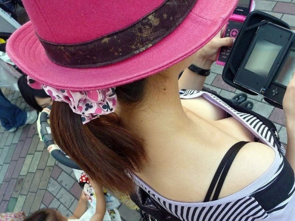 若めなお母さんのパンチラ画像!意外とエッチなの穿いてるなw 124 若めなお母さんのパンチラ画像!意外とエッチなの穿いてるなw 123 img 6a23ec6b54760