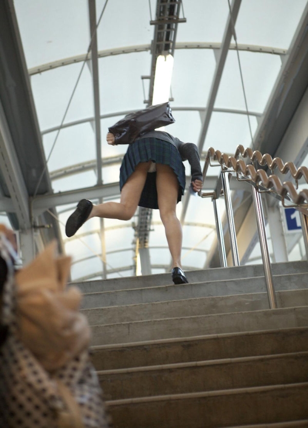 階段で可愛いパンツが見えちゃってるOLさんのエロ画像! 128 階段で可愛いパンツが見えちゃってるOLさんのエロ画像! 127 img 6a2bf1005d5ff