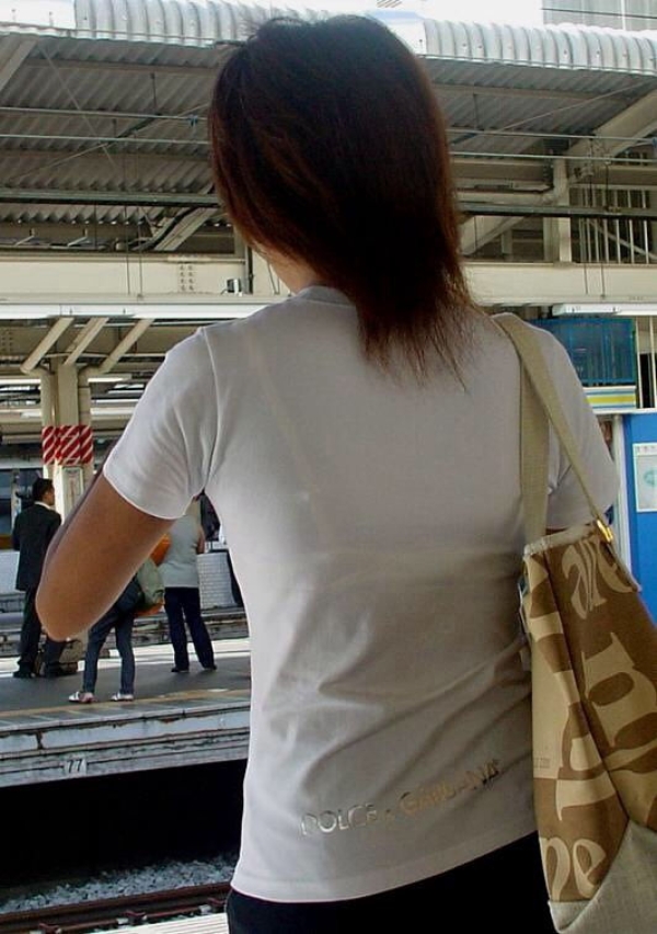 透けブラしやすい白Tシャツでお外に出ちゃった女の子のエロ画像! 216 透けブラしやすい白Tシャツでお外に出ちゃった女の子のエロ画像! 215 img 6a2d4285cc0aa