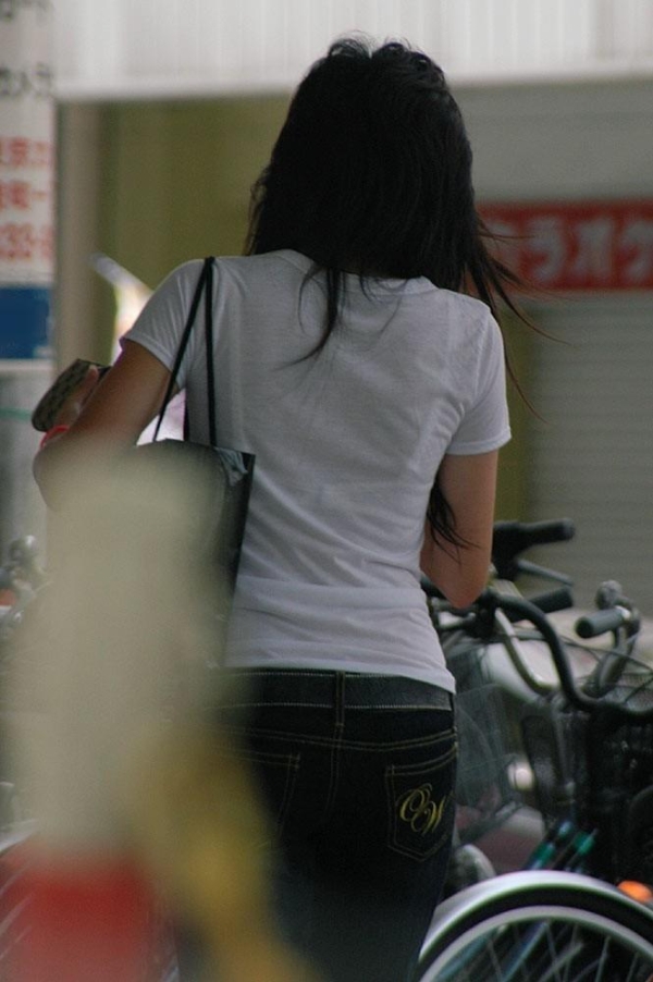 透けブラしやすい白Tシャツでお外に出ちゃった女の子のエロ画像! 242 透けブラしやすい白Tシャツでお外に出ちゃった女の子のエロ画像! 241 img 6a2d42874d446