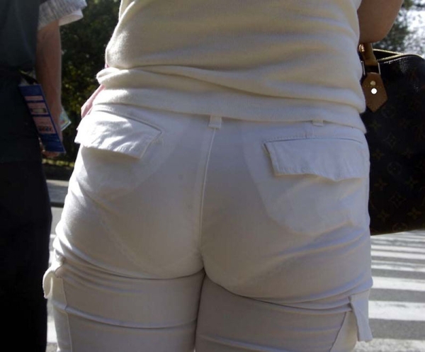 ピチピチのズボンを穿いてパンツ透けてる女の子のエロ画像! 190 ピチピチのズボンを穿いてパンツ透けてる女の子のエロ画像! 189 img 6a3137978952c
