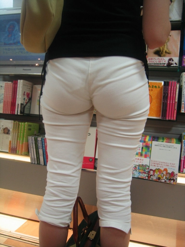ピチピチのズボンを穿いてパンツ透けてる女の子のエロ画像! 260 ピチピチのズボンを穿いてパンツ透けてる女の子のエロ画像! 259 img 6a31379b4124c